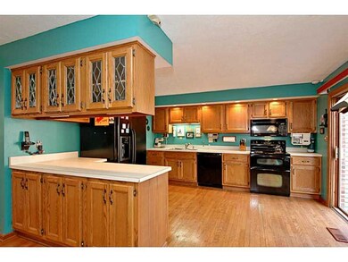 Kitchen. Take pleasure cooking in the spacious kit