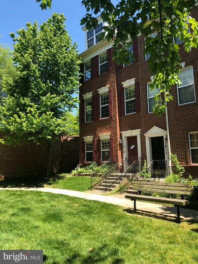 11813 Regents Park Dr, Germantown, MD 20876 - photo 3