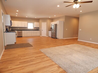 518 W Wiley Ave, Bluffton, IN 46714 - photo 5