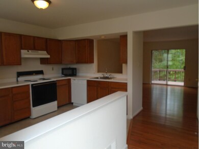 1903 Winslow Ct, Woodbridge, VA 22191 - photo 5