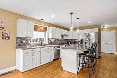 318 Purchase St, Middleboro, MA 02346 - photo 3