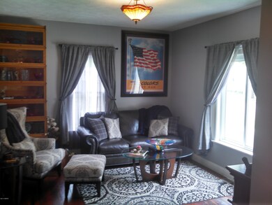 LIVING RM 2