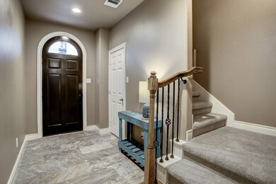 Beautiful foyer entrance, straight ahead is the 1s