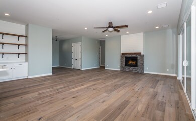 004_Living Room