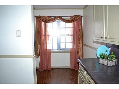 Kitchen. Cute little breakfast room.