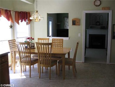 Kitchen - Eat-in kitchen w/ bay window and opening
