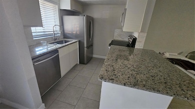 3918 Oak Limb Ct, Tampa, FL 33614 - photo 4