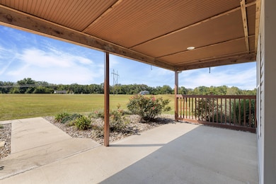 9575 E Shelly Ln, Centralia, MO 65240 - photo 5