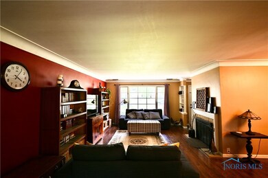 Family Room w/ cove ceilings