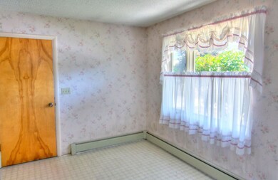Jerilyn Valentine - 04 Dining Room