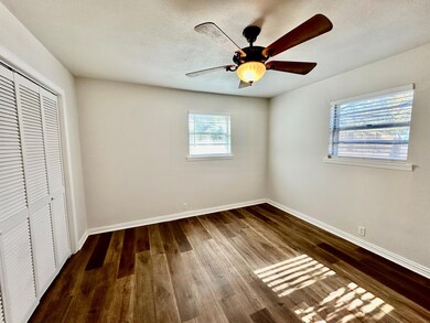 1512 E Tennie St, Gainesville, TX 76240 - photo 7