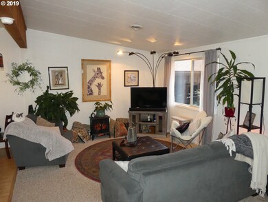 1941 Willow St, Florence, OR 97439 - photo 7