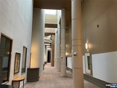 100 Carlyle Dr unit 1J N, Cliffside Park, NJ 07010 - photo 3