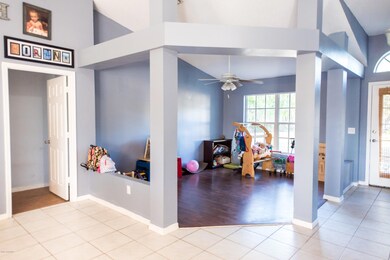 7291CarillonAve-0002