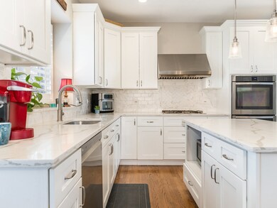 2607 Hoddam Rd, Naperville, IL 60564 - photo 6