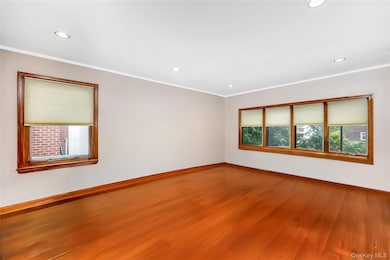 6532 170th St, Fresh Meadows, NY 11365 - photo 3