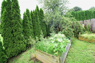 2425 S Front St, Allentown, PA 18103 - photo 5