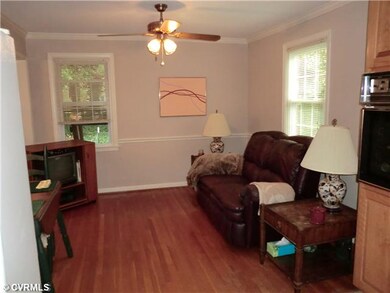 Breakfast Nook - extra large eat-in with hardwood 