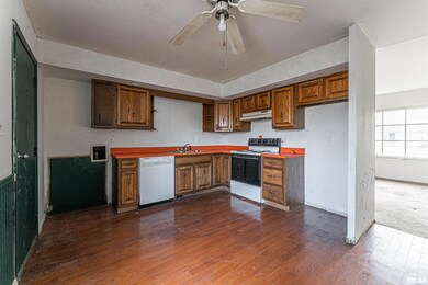 146 Carter Ln, Lincoln, IL 62656 - photo 2