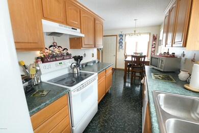 823 S 11th St, Grand Forks, ND 58201 - photo 2