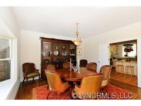 Dining room leads into kitchen