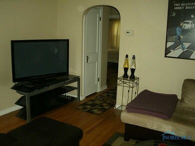 Living Room. Wood Floors