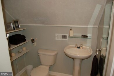 370 W 11th St, Front Royal, VA 22630 - photo 5