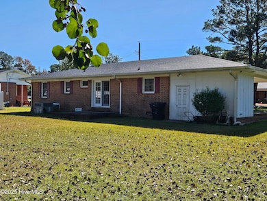 124 Kimberly Dr, Clinton, NC 28328 - photo 3