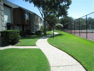 10349 Longmont Dr unit 35, Houston, TX 77042 - photo 4