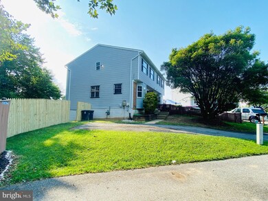 6805 Central Hills Ct, Hyattsville, MD 20785 - photo 2