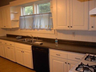 kitchen pic 1 of 3