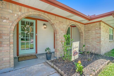 515 Mary Ann Dr, Friendswood, TX 77546 - photo 2