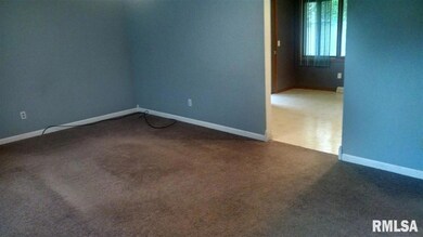 3315 W 43rd St, Davenport, IA 52806 - photo 5