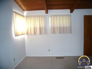 2525 SW Burnett Rd, Topeka, KS 66614 - photo 7