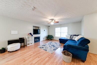 4765 Hoseah St-2Enfused.jpg-SMALL