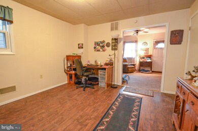 525 Reynolds St, Easton, PA 18042 - photo 5