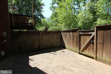 11505 Buttonwood Ct, Reston, VA 20191 - photo 2