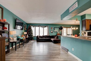 207 Crestwood Dr, Columbus Junction, IA 52738 - photo 3