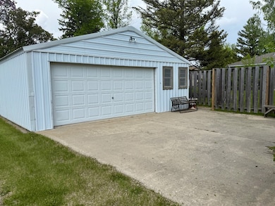 308 S 10th St, Wishek, ND 58495 - photo 7