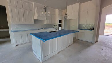 2028 Veal Cir, Weatherford, TX 76085 - photo 5