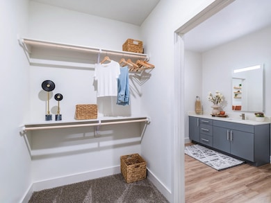 MODEL PHOTOS. PHOTOS MAY BE OF SIMILAR UNIT OR LAY