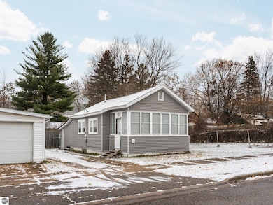 405 Powers St, Cadillac, MI 49601 - photo 3