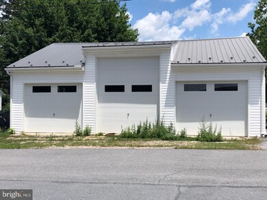 468 E Catherine St, Chambersburg, PA 17201 - photo 2