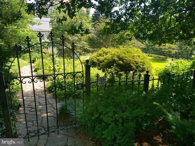 310 Ridgemede Rd unit 405, Baltimore, MD 21210 - photo 2