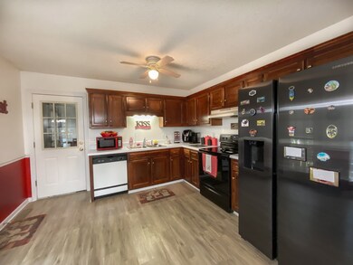 300 Wall St, Shelbyville, TN 37160 - photo 6