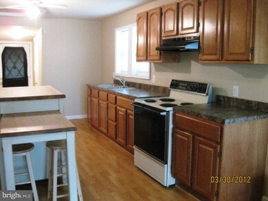 221 1/2 East Aly S, Lehighton, PA 18235 - photo 4