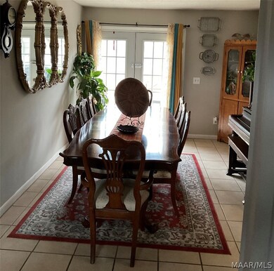 Separate dining or office area
