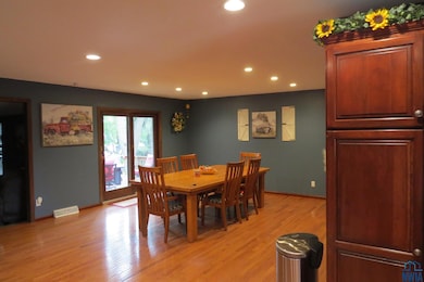 34 Prospect St SW, Le Mars, IA 51031 - photo 4