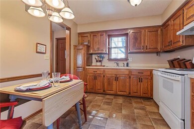 9942 Edelweiss Cir, Shawnee, KS 66203 - photo 4