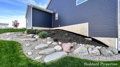 859 Water Ridge Dr landscape